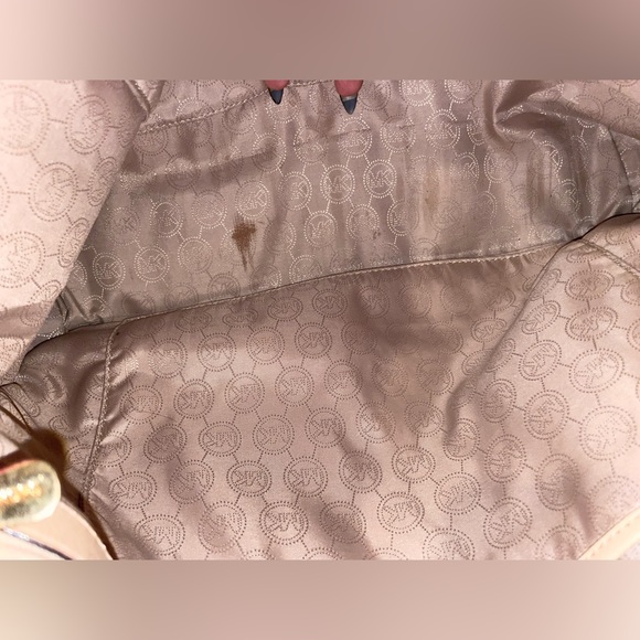 Michael Kors Jet Set Tote - Picture 6 of 9